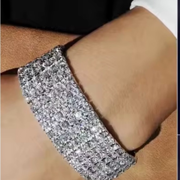 Jewelry - Elegant Silver Bracelet